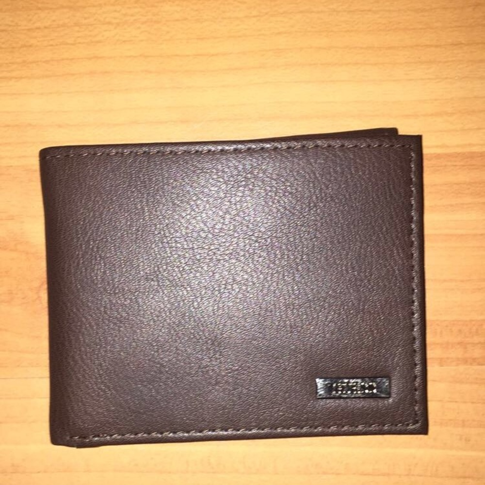 GUESS wallet